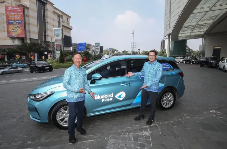 Direktur Utama PT Blue Bird Tbk, Andre Djokosoetono, perkenalkan Bluebird Prime (foto: doc Bluebird)
