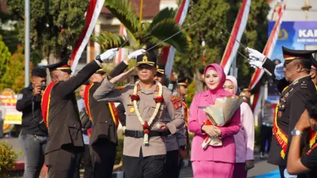 Kepemimpinan Polres Garut Resmi Berganti Lewat Prosesi Serah Terima Jabatan kegiatan Serah Terima Jabatan (Sertijab) Kapolres Garut dari AKBP Yugi Bayu Hendarto, S.I.K., M.A.P., kepada AKBP Niko N. Adi Putra, S.H., S.I.K., M.H., pada Rabu (29/7/2026).
