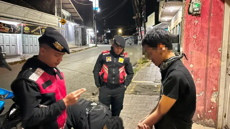 Bawa Celurit dan Miras Saat Dini Hari, Seorang Pemuda Diamankan Polisi Bawa Celurit dan Miras Saat Dini Hari, Seorang Pemuda Diamankan Polisi
