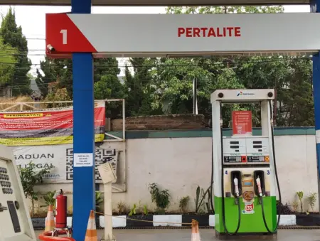 "Pertalite Sedang dalam Perjalanan”, Stok Kosong SPBU Cimahi Bikin Pengendara Beralih ke Pertamax (Sarah/Koran Mandala)