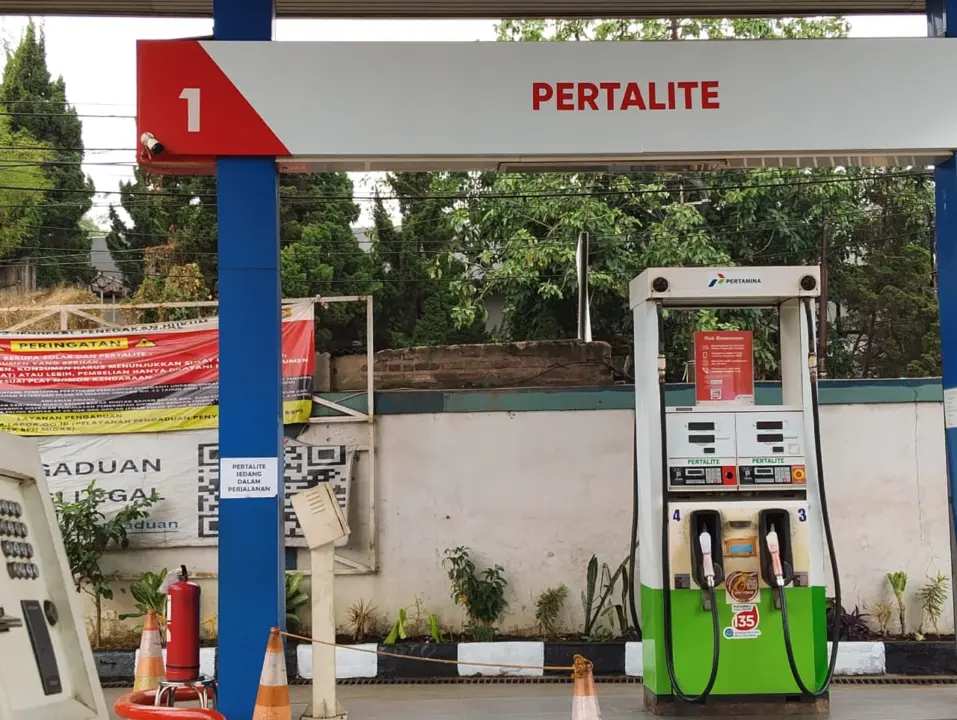 "Pertalite Sedang dalam Perjalanan”, Stok Kosong SPBU Cimahi Bikin Pengendara Beralih ke Pertamax (Sarah/Koran Mandala)