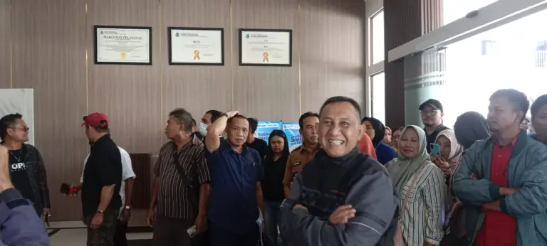 Puluhan Orang Tua Calon Siswa Geruduk Disdik Garut, Protes Seleksi SMP Negeri dan Tuntut Tambah Kuota