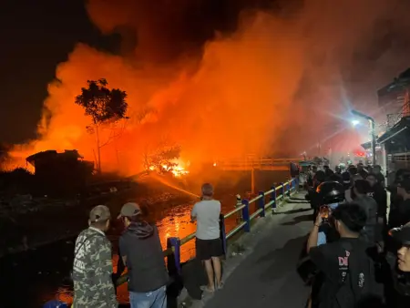 Kebakaran Hanguskan Tempat Penampungan Rongsokan di Cidurian Selatan, Tak Ada Korban Jiwa