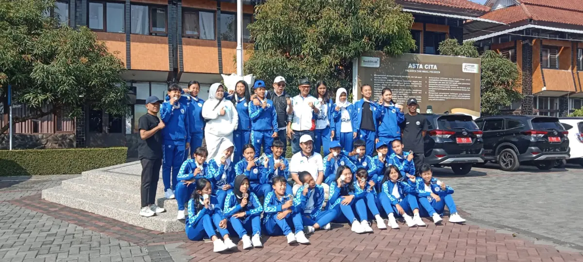 Tim Sepak Bola Putri Garut Ukir Prestasi Nasional, Bupati Syakur Beri Apresiasi dan Uang Pembinaan