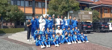 Tim Sepak Bola Putri Garut Ukir Prestasi Nasional, Bupati Syakur Beri Apresiasi Tim Sepak Bola Putri Garut Ukir Prestasi Nasional, Bupati Syakur Beri Apresiasi dan Uang Pembinaan