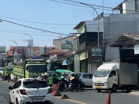 Simpul Kemacetan di Putaran Cibiru, Pengendara Harus Antre Panjang Setiap Hari
