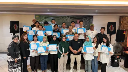 Om Ulan Tutup Pelatihan Tata Rias Pengantin dan Barbershop, Peserta Didorong Manfaatkan Keterampilan untuk Berwirausaha DPRD Kota Bandung Tutup Pelatihan Tata Rias Pengantin dan Barbershop, Peserta Didorong Manfaatkan Keterampilan untuk Berwirausaha