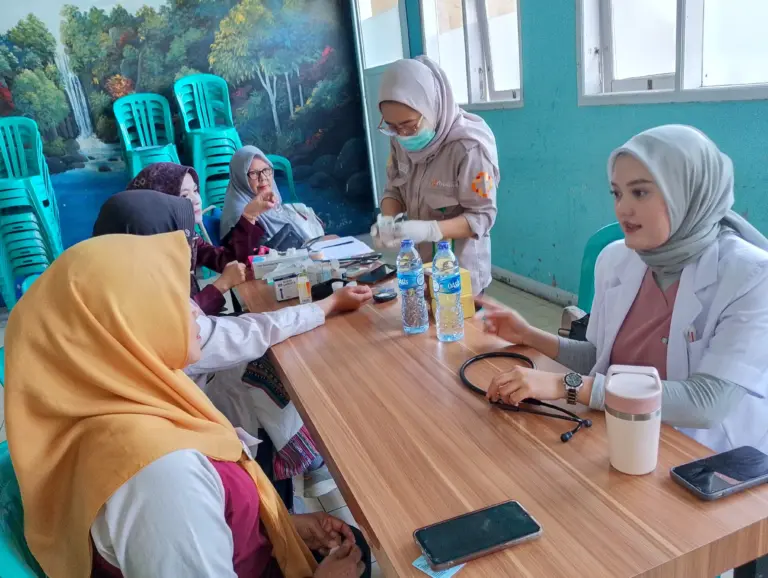 Alumni SMPN 1 Garut Gelar Cek Kesehatan Gratis, Dorong Kepedulian terhadap Kesehatan Lintas Generasi Alumni SMPN 1 Garut Gelar Cek Kesehatan Gratis, Dorong Kepedulian terhadap Kesehatan Lintas Generasi