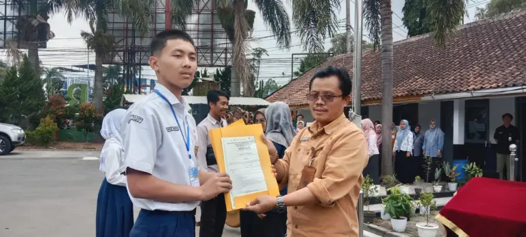 677 Siswa Baru SMKN 12 Garut Lulus MPLS, Siap Memulai Perjalanan Pendidikan 677 Siswa Baru SMKN 12 Garut Lulus MPLS, Siap Memulai Perjalanan Pendidikan