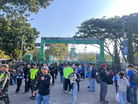 Ribuan Bobotoh Padati Stadion Si Jalak Harupat, Obati Rindu Dukung Persib di Piala Presiden 2026 Ribuan Bobotoh Padati Stadion Si Jalak Harupat, Obati Rindu Dukung Persib di Piala Presiden 2026
