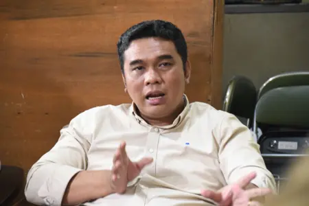 DPRD Jabar Minta Aturan Pembatasan Nikotin Rokok Dikaji, Khawatir Ekonomi Petani Tembakau Terdampak Ketua Komisi II DPRD Jawa Barat Bambang Mujiarto