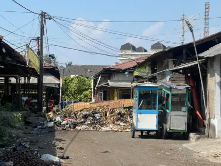 Sampah Menggunung di Pasar Gedebage Bandung, Bau Menyengat Dikeluhkan Pembeli