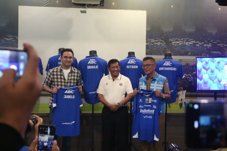 Resmi! Persib Rekrut Striker 22 Gol, Balsa Sekulic Datang dengan Misi Menggila di Liga 1 Persib Rekrut Striker 22 Gol, Balsa Sekulic Datang dengan Misi Menggila di Liga 1