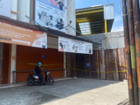 Markas Judi Online Diduga Beroperasi Bertahun-tahun di Balik Toko Material