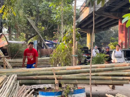 Penjual Bambu di Bandung