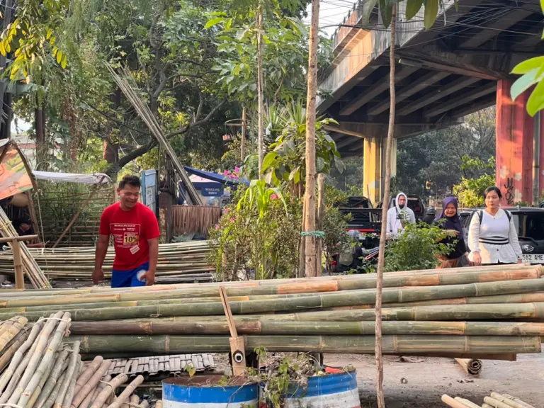 Jelang HUT RI ke-81, Pedagang Bambu di Bandung Keluhkan Penjualan Lesu Penjual Bambu di Bandung