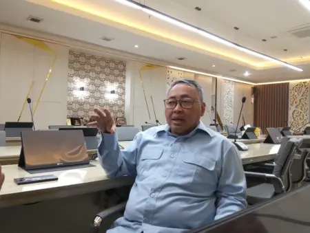 DPRD Jabar Kaji SPP SMA Negeri Berdasarkan Desil Ekonomi Keluarga Ketua Komisi V DPRD Jabar Yomanius Untung (Sarah/Koran Mandala)
