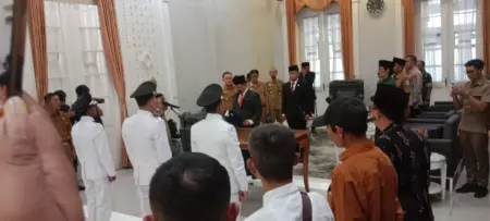 DPMD Garut Lantik Tiga Kepala Desa PAW, Target Agustus Seluruh Desa Terisi (Rida/Koran Mandala)