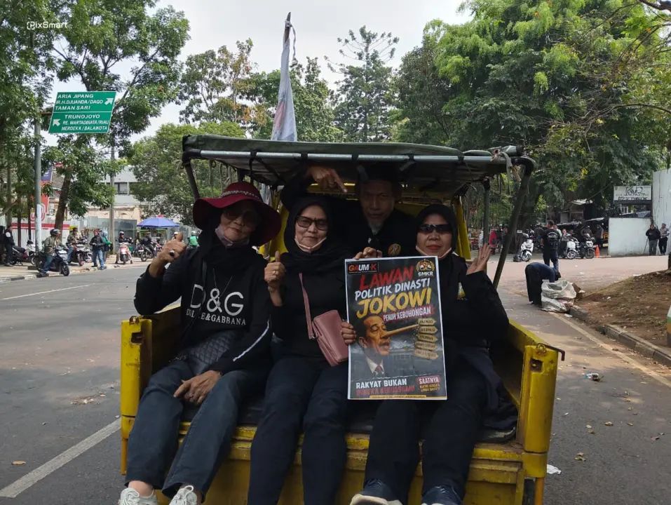 Massa Geruduk DPRD Jabar, Tolak Rencana Safari Politik Jokowi ke Jawa Barat