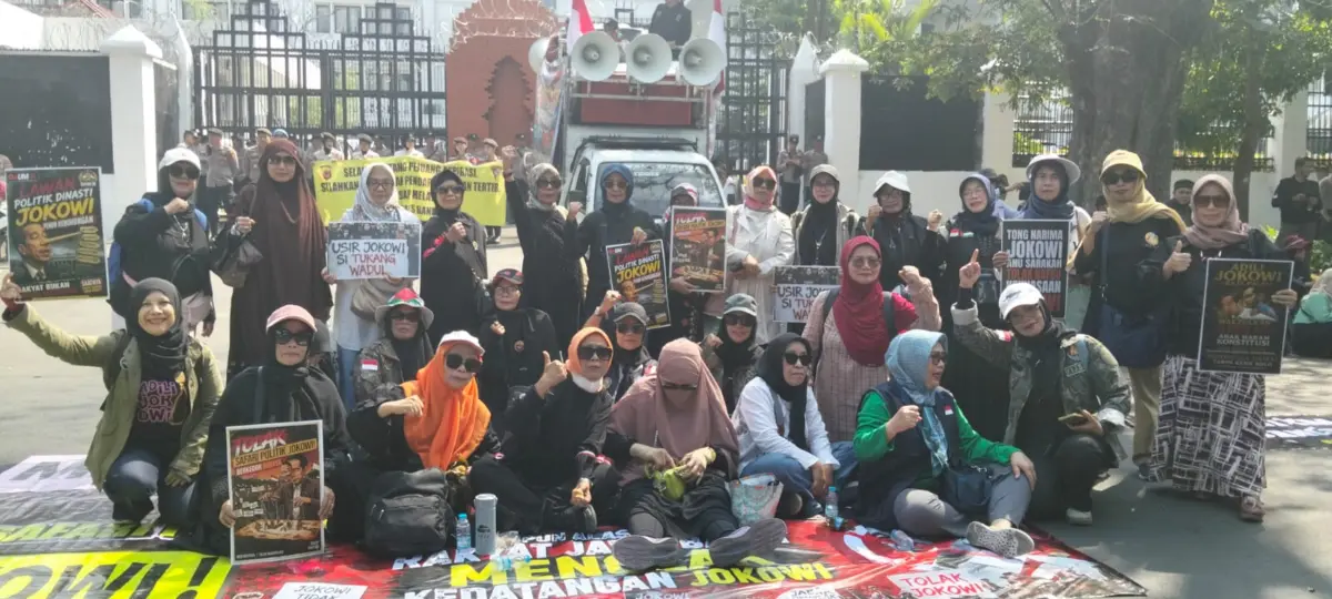 ‎Massa Geruduk DPRD Jabar, Tolak Rencana Safari Politik Jokowi ke Jawa Barat