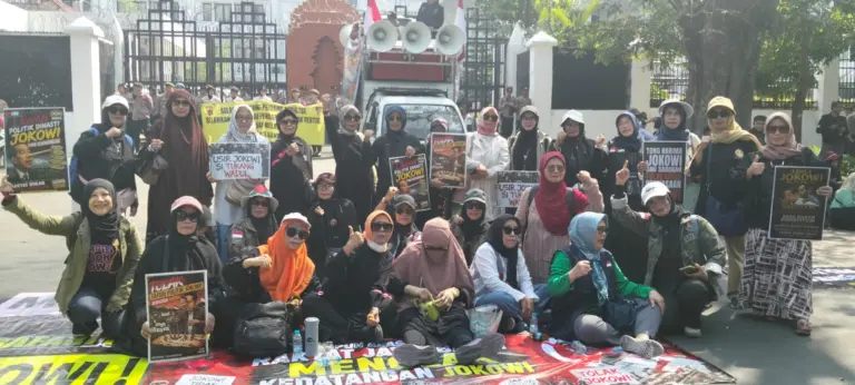 Masa Geruduk DPRD Jabar, Tolak Rencana Safari Politik Jokowi ke Jawa Barat Massa Geruduk DPRD Jabar, Tolak Rencana Safari Politik Jokowi ke Jawa Barat