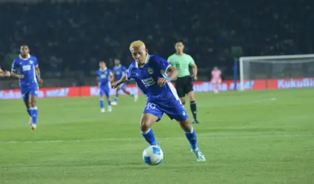 Persib Bidik Kemenangan Kedua, DPMM FC Siap Jadi Batu Sandungan di Piala Presiden 2026 Debut Manis Bersama Persib, Ikhwan Ali Tanamal Bidik Menit Bermain Lebih Banyak