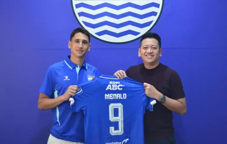 Luka Menalo Pilih Nomor 9 di Persib, Terinspirasi Legenda Brasil Ronaldo