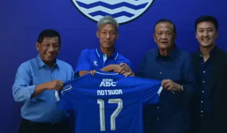 Notsuda Jalani Latihan Perdana Bersama Persib, Antusias Sambut Petualangan Baru di Indonesia Resmi Berseragam Persib, Gakuto Notsuda Pilih Nomor Punggung 17