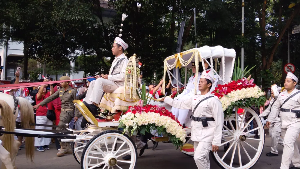 Proses Kirab Bendera Merah Putih