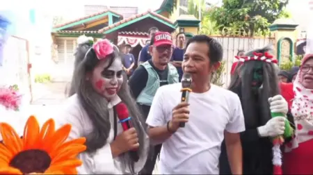 Usai HUT RI, Om Zein Turun Bersihkan Jalan Bersama Warga Bupati Purwakarta Om Zein