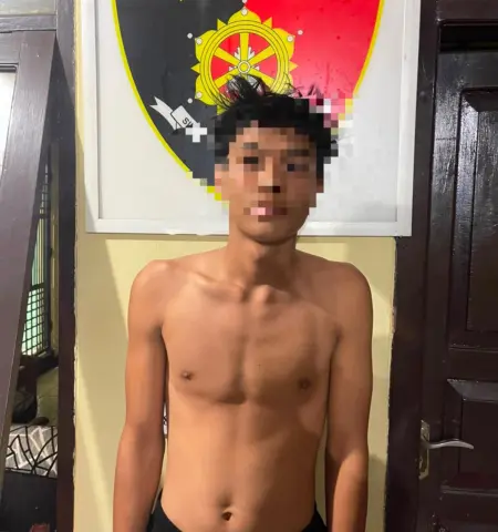 Patroli Dini Hari, Polisi Berhasil Amankan Dua Terduga Pelaku Pembawa Senjata Tajam Patroli Dini Hari, Polisi Berhasil Amankan Terduga Pelaku Pembawa Senjata Tajam