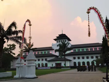 APBD Jabar Disorot, Belanja Tetap Naik Meski Pendapatan Turun Gedung Sate (Sarah/Koran Mandala)