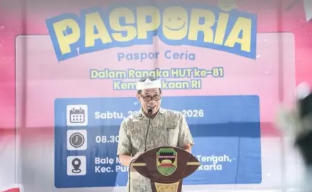 Sekda Purwakarta Sri Jaya Midan membuka layanan Paspor Ceria (Pasporia) di Bale Maya Datar, Sabtu (22/8/2026).