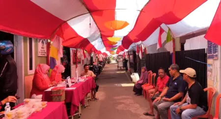 Unik Warga Cikutra Sulap Jalan Jadi Terowongan Merah Putih Terowongan Merah Putih yang membentang sepanjang kurang lebih 180 meter.
