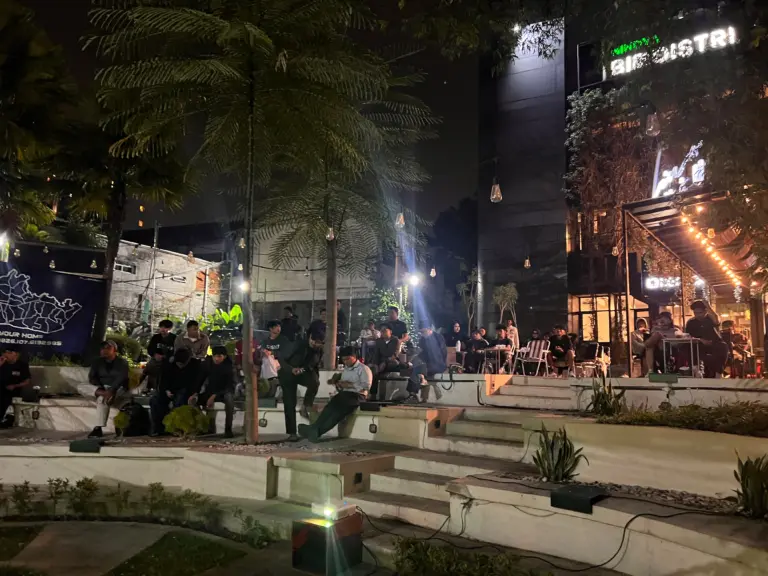 Ketegangan Bobotoh Pecah di Lima Tujuh Coffee, Sorak Sorai Iringi Final Persib vs Persebaya