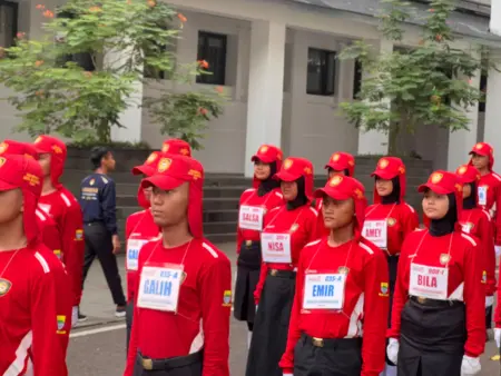 Jelang HUT ke-81 RI, Langkah Paskibraka Kota Bandung Ditempa Setiap Hari di Balai Kota Jelang HUT ke-81 RI, Langkah Paskibraka Kota Bandung Ditempa Setiap Hari di Balai Kota