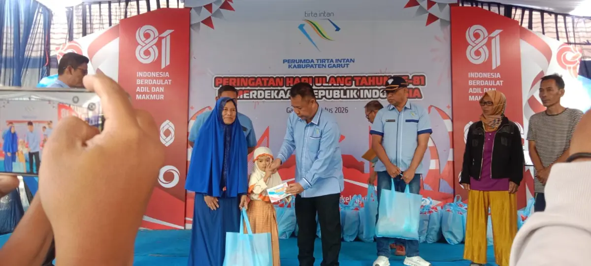 Perumda Tirta Intan Garut Salurkan Sembako dan Bantuan BPJS untuk Warga Sekitar