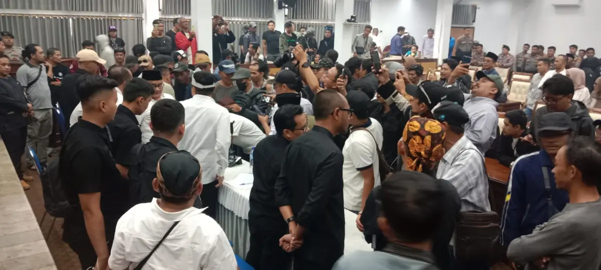 Suasan gedung DPRD Garut audensi pembangunan jalan Banjarwangi-Singajaya-peundeuy.