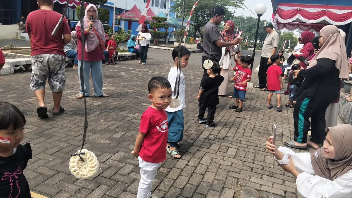Perlombaan anak-anak di apartemen transit Ujungberung (Ipan /Koranmandala)