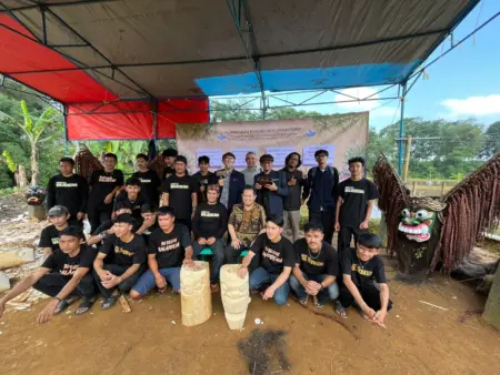 PISN 2026: Menghidupkan Kembali Ekosistem Seni Bebegig Sukamantri melalui Inovasi, Regenerasi, dan Ekonomi Kreatif PISN 2026 - Regenerasi Perajin melalui Pelatihan Topeng - Foto Iyus Kusnaedi