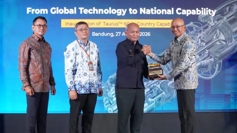 Perwakilan SKK Migas, Solar Turbines, Indoturbine, dan NTP di panggung peresmian fasilitas Taurus 60 Bandung