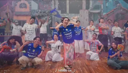 Persib Luncurkan Jersey Super League 2026/27, Bawa Pesan “Lives Inside Us” Persib Luncurkan Jersey Super League 2026/27, Bawa Pesan "Lives Inside Us"