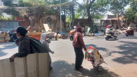 Lapak Ditertibkan, Pedagang Rajawali Timur Bandung Bingung Cari Penghasilan Lapak Ditertibkan, Pedagang Rajawali Timur Bandung Bingung Cari Penghasilan