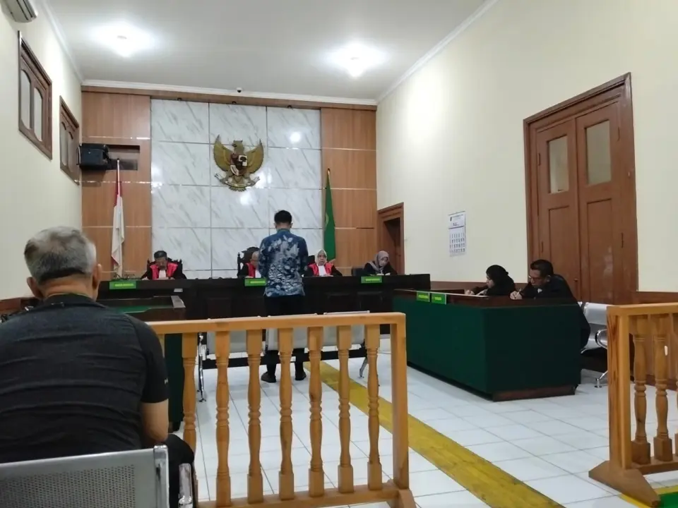 Majelis hakim membacakan putusan dalam perkara dugaan penganiayaan