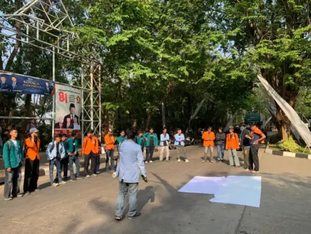 Aliansi Mahasiswa Purwakarta menyoroti sulitnya warga lokal mendapat pekerjaan