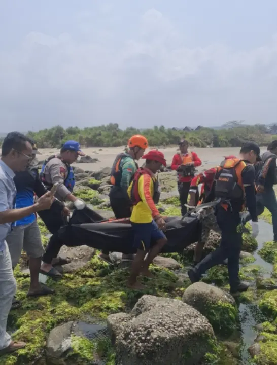 Tim SAR Gabungan menemukan satu korban laka laut di Muara Kancil, Garut