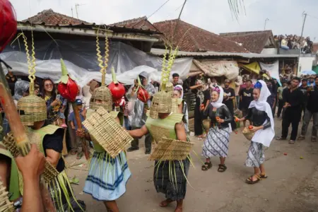 Hajat Lembur di Era Digital: Ketika Tradisi Belajar Beradaptasi
