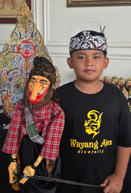 Dalang Cilik Aden Azka Tampil Memukau, Wayang Jadi Medium Syiar Islam di Bandung Barat Dalang Cilik Aden Azka Tampil Memukau, Wayang Jadi Medium Syiar Islam di Bandung Barat