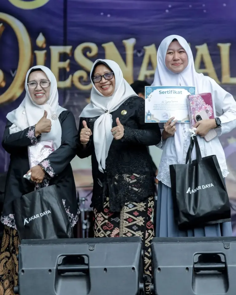 Dari Koin Rp500, Mimpi Syakira Menjejak Tanah Suci Akhirnya Terwujud Dari Koin Rp500, Mimpi Syakira Menjejak Tanah Suci Akhirnya Terwujud