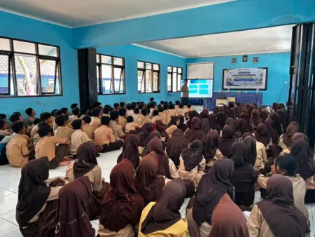 167 Pelajar SMPN 5 Tarogong Kidul Dibekali Hadapi Bullying dan Narkoba 167 Pelajar SMPN 5 Tarogong Kidul Dibekali Hadapi Bullying dan Narkoba
